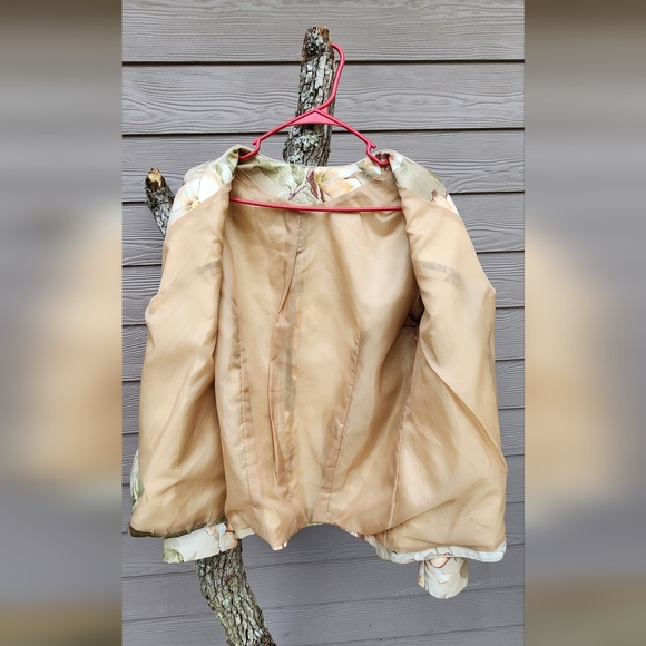 Floral Button-Up Blouse 1X - Picture 4 of 4